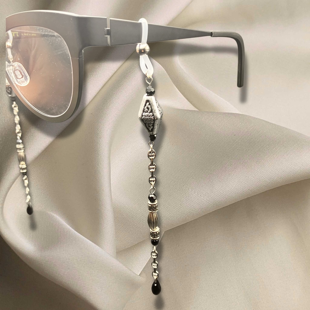 【メガネチャーム】ブラック×シルバー (ニッケルフリー)ハンドメイド