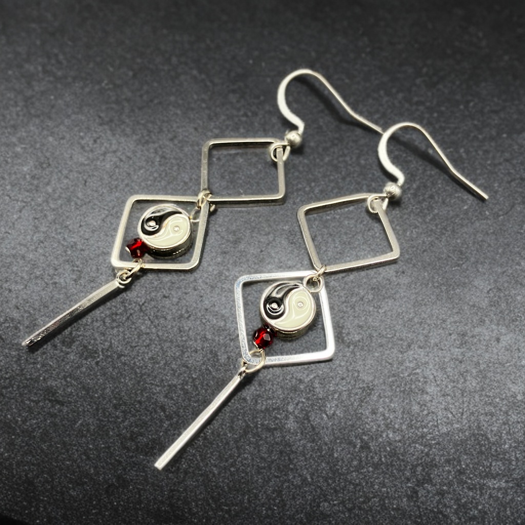 【3/20 アルトヴァリエで先行販売　後日BOOTHで通販予定】ピアス　イヤリング　金属アレルギー対応　サージカルステンレス　魔法　ファンタジー　ニッケルフリー　個性的　推し活　揺れる　