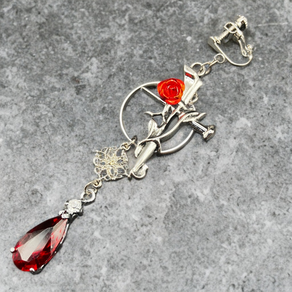 【3/20 アルトヴァリエで先行販売　後日BOOTHで通販予定】片耳イヤリング アシンメトリー ピアス穴不要　金属アレルギー対応　個性派アクセ　十字架　薔薇　ゴシック　レッド