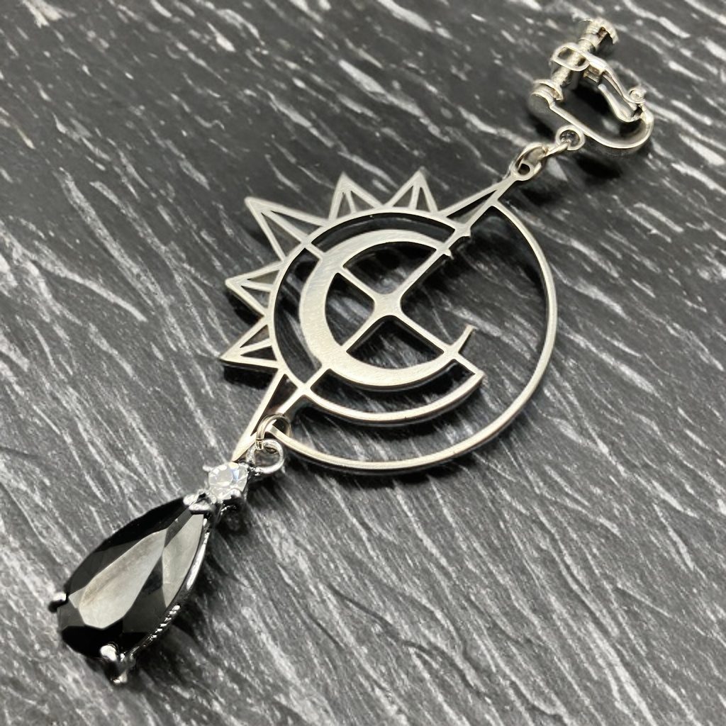 【3/20 アルトヴァリエで先行販売　後日BOOTHで通販予定】片耳イヤリング アシンメトリー ピアス穴不要　金属アレルギー対応　個性派アクセ　魔法　ファンタジー　ブラック