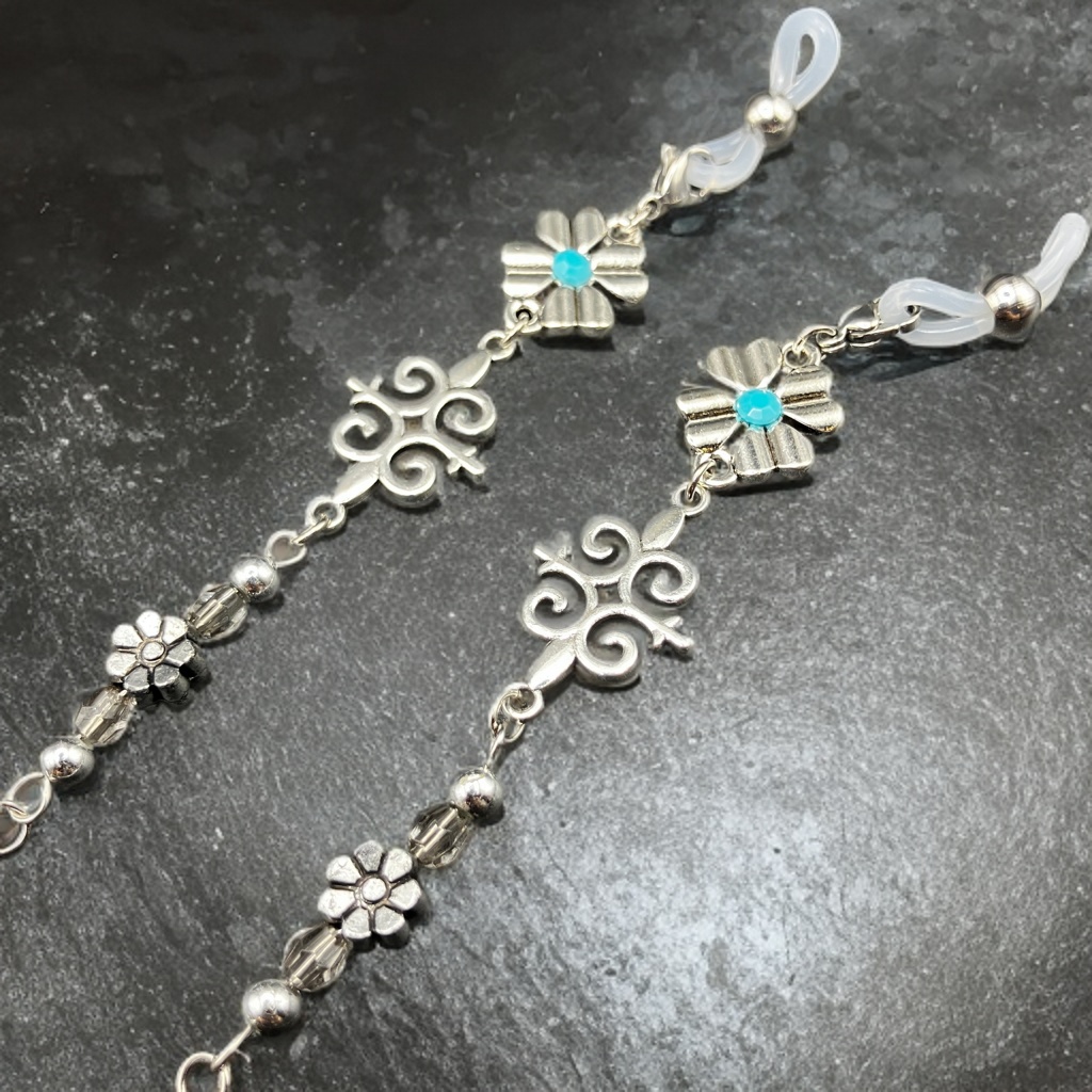 メガネチェーン　グラスコード　金属アレルギー対応　サージカルステンレス　ファンタジー　ニッケルフリー　個性的　推し活　かっこいい　ミントグリーン　水色　