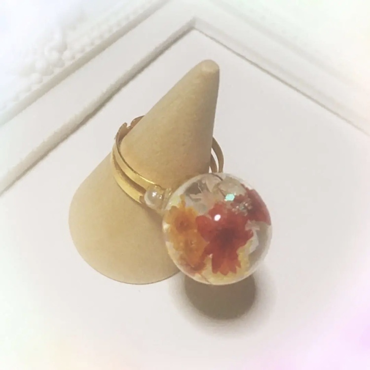 ハーバリウムのゆらゆらガラスドームリング*ドライフラワー かすみ草 フリーサイズ