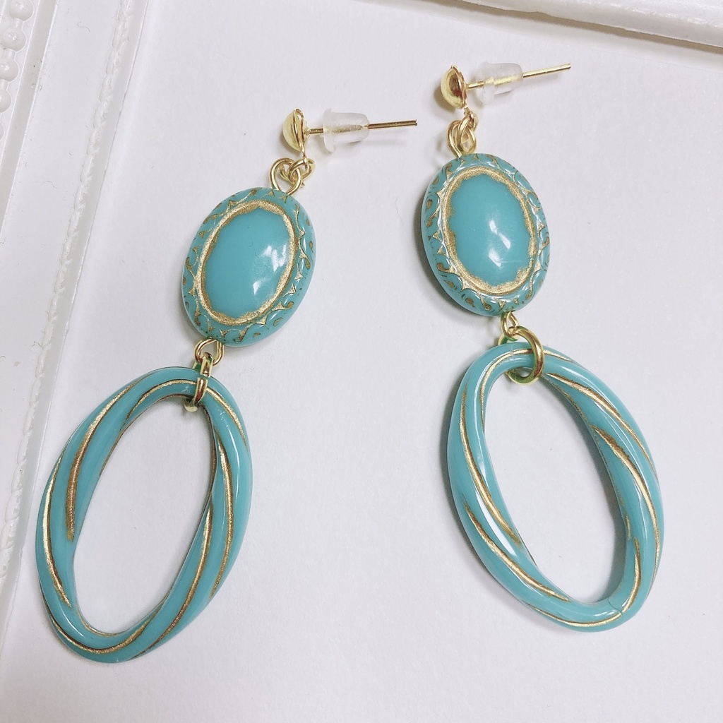 ターコイズカラーのオーバルリングピアス* イヤリング 樹脂ピアス ノンホール