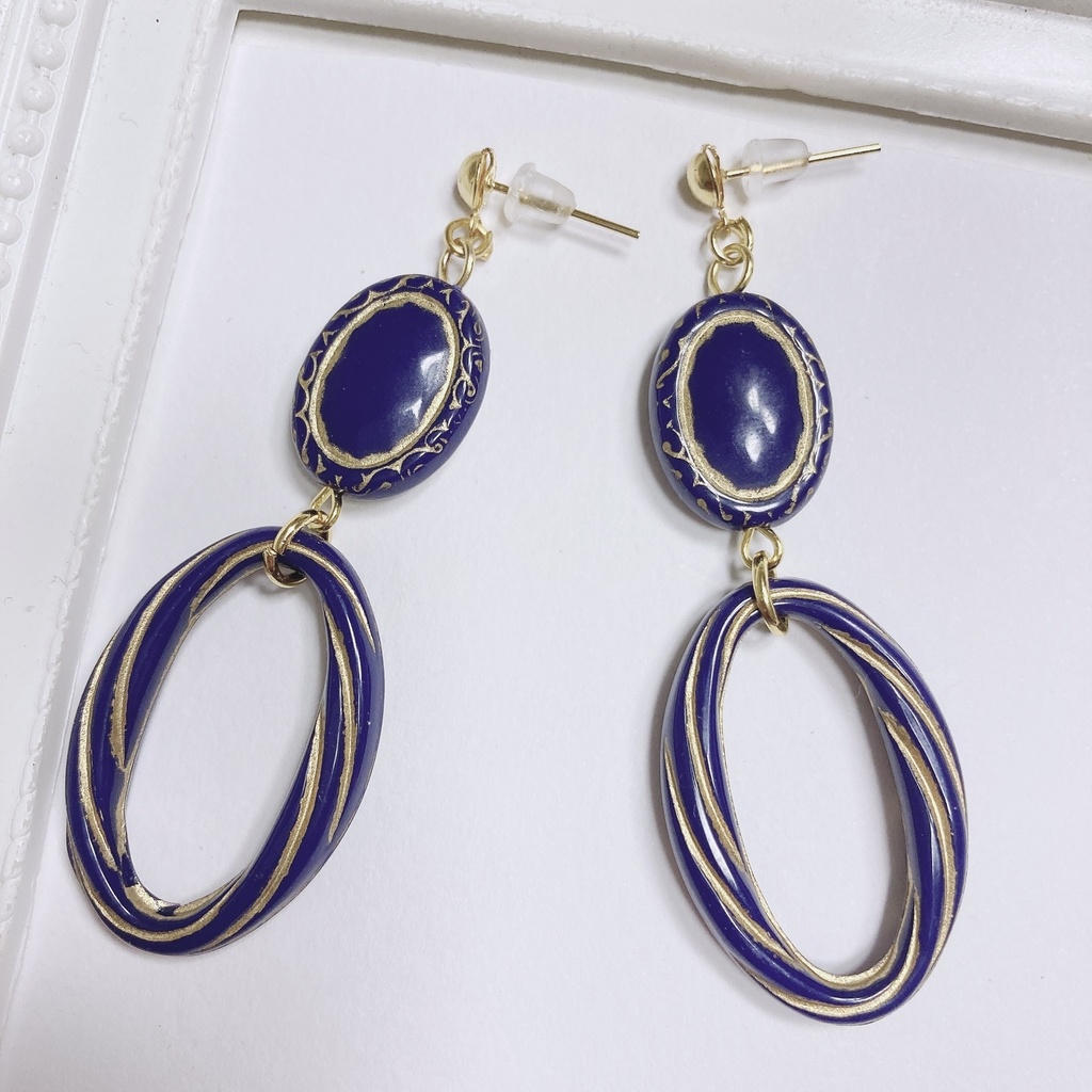 ネイビーカラーのオーバルリングピアス* イヤリング 樹脂ピアス ノンホールピアス