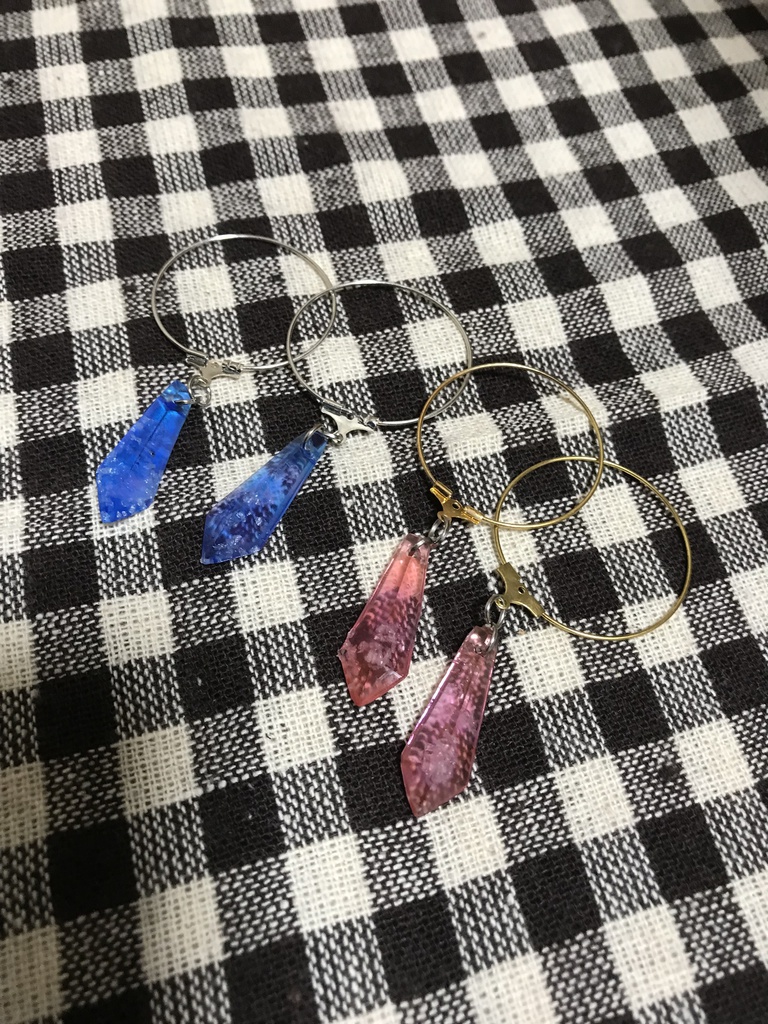 レジンピアス