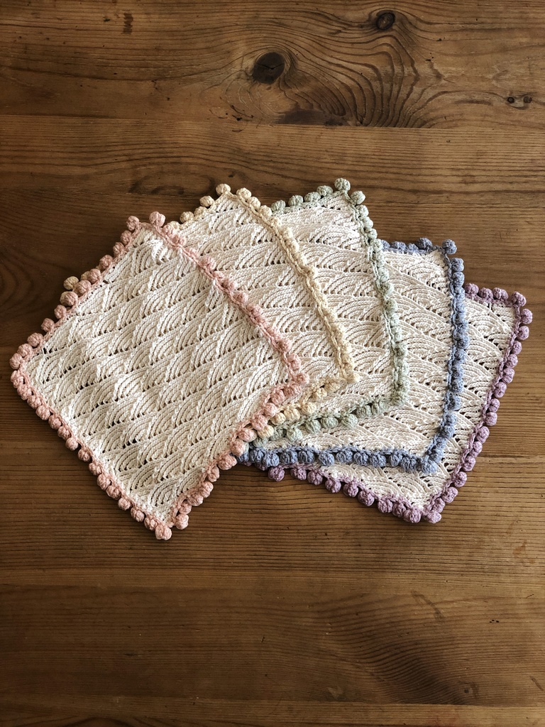 波模様のハンカチ