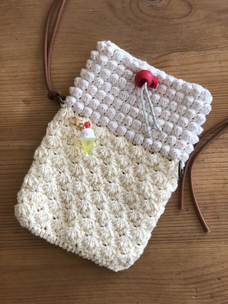 クリームソーダのサコッシュ