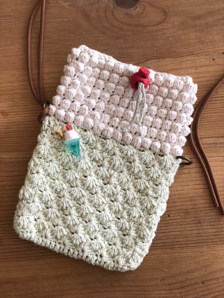 クリームソーダのサコッシュ