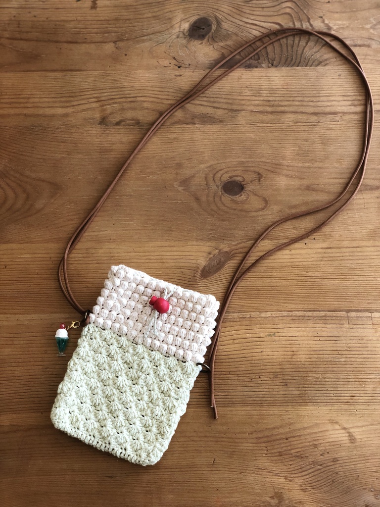 クリームソーダのサコッシュ