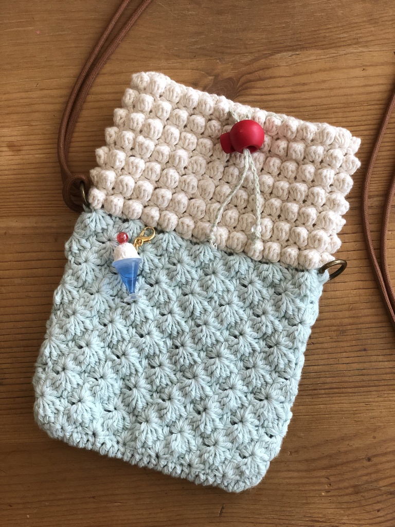 クリームソーダのサコッシュ