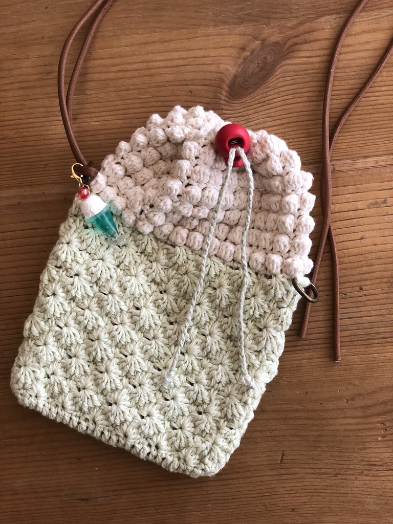 クリームソーダのサコッシュ