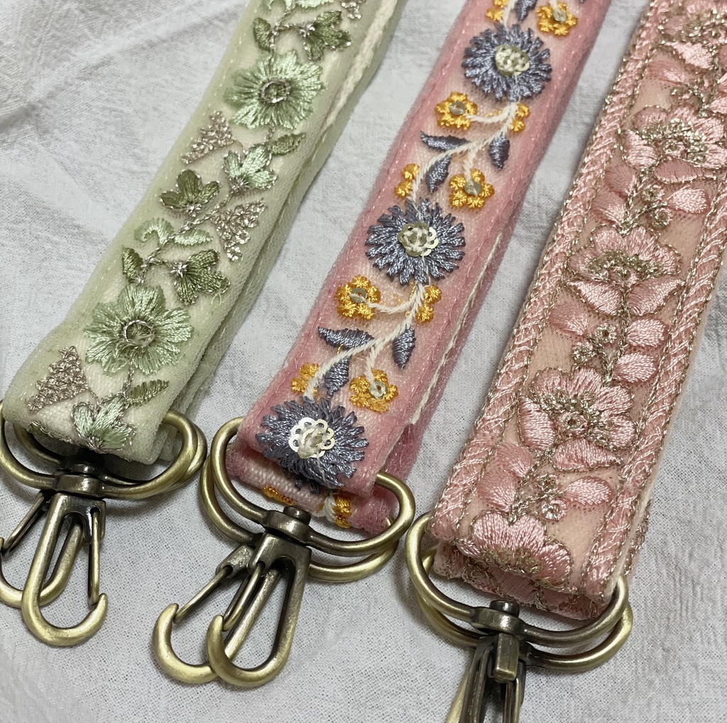 インド刺繍リボン スマホショルダーストラップ