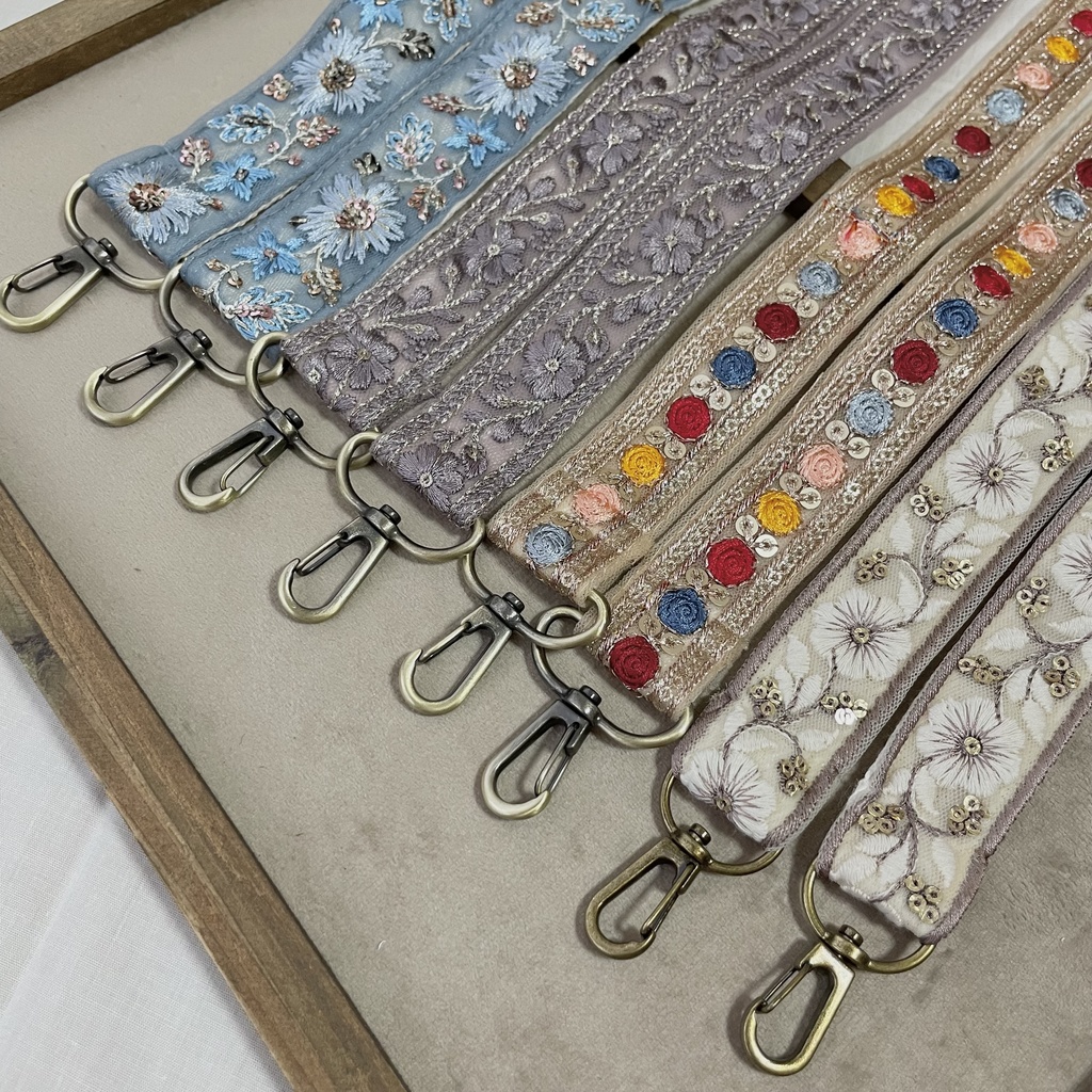 インド刺繍リボン スマホショルダーストラップ