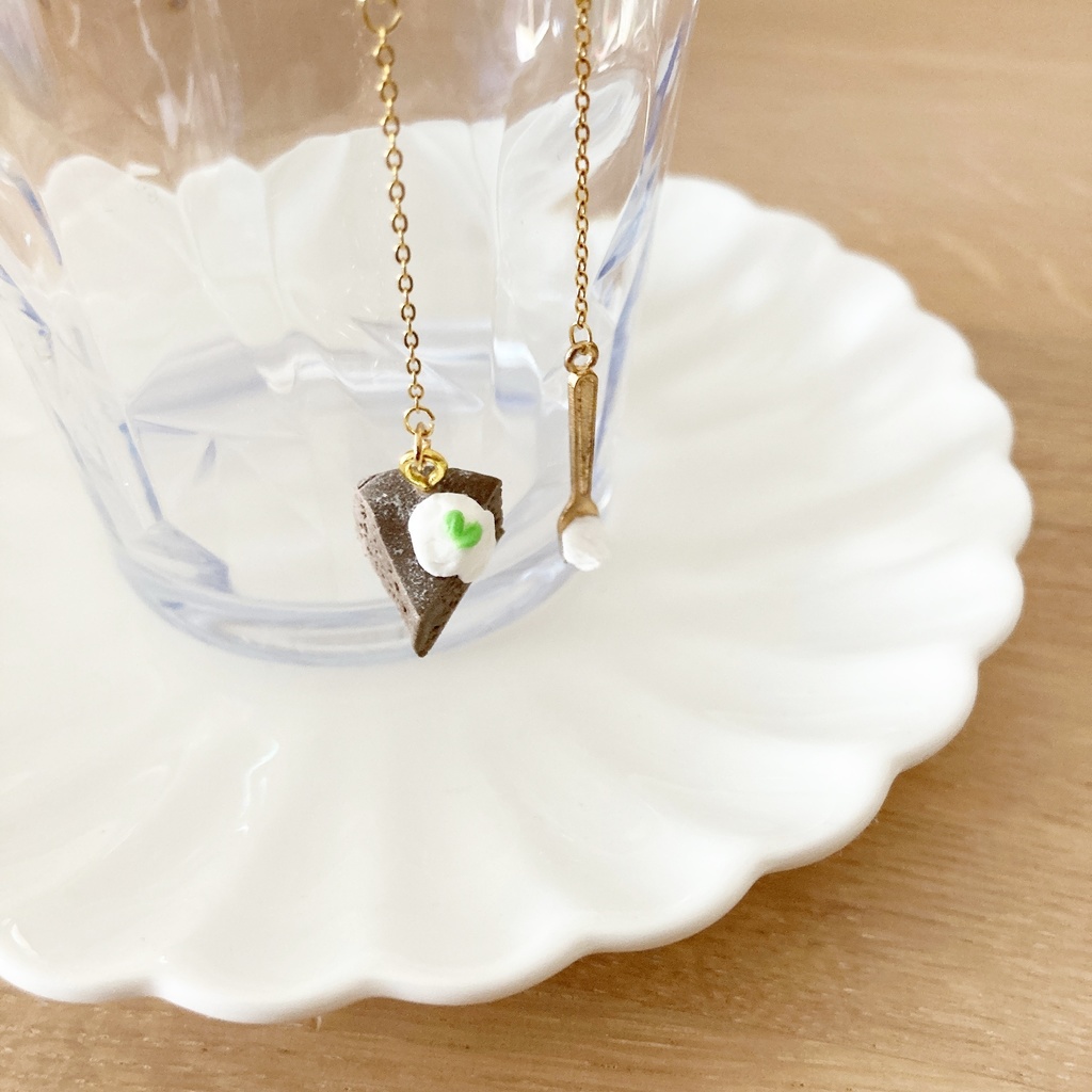 ガトーショコラのピアス・イヤリング