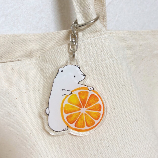 シロクマとフルーツのアクリルキーホルダー