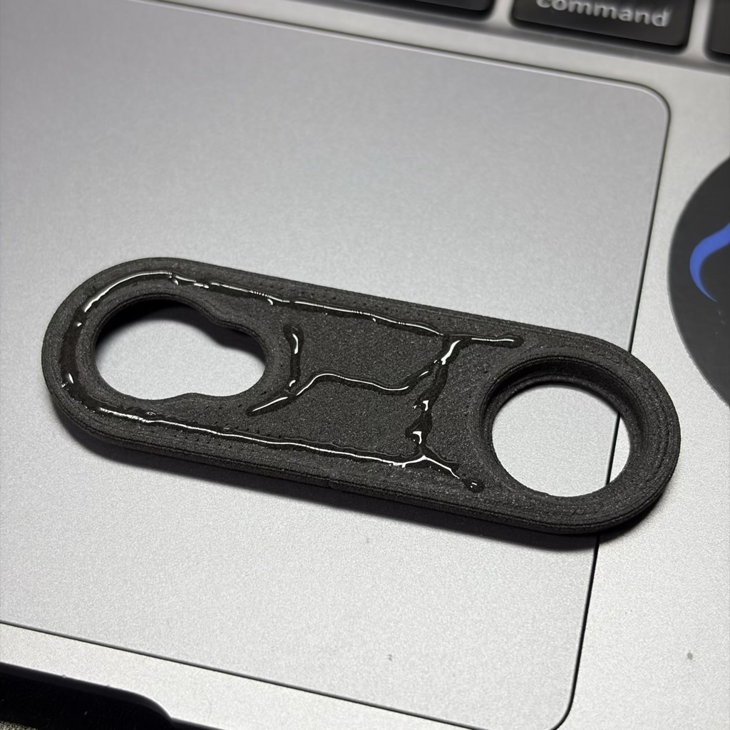 iPhone Air用のカメラ部のみを保護するバンパー