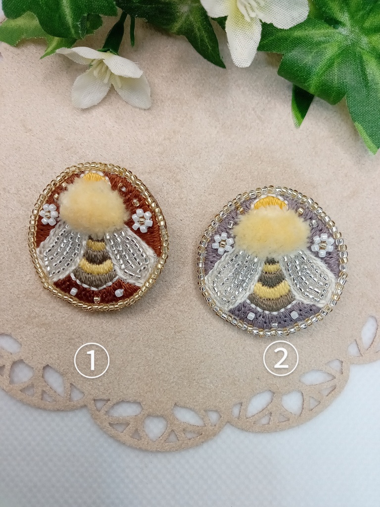 ミツバチさん中