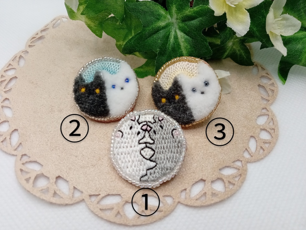 ミニネコブローチ丸型