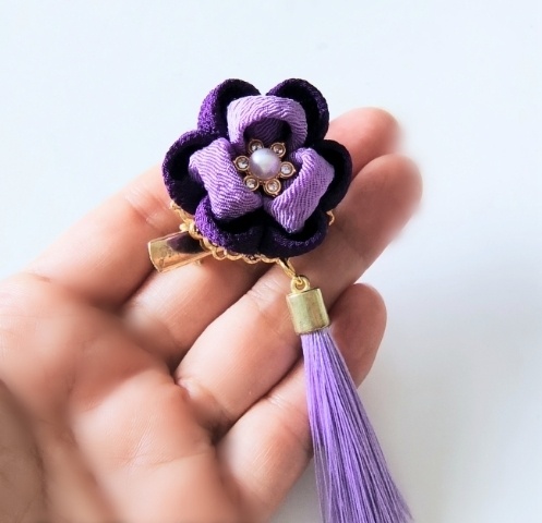 つまみ細工推しのカラータッセル付きブローチピンyour favorite color