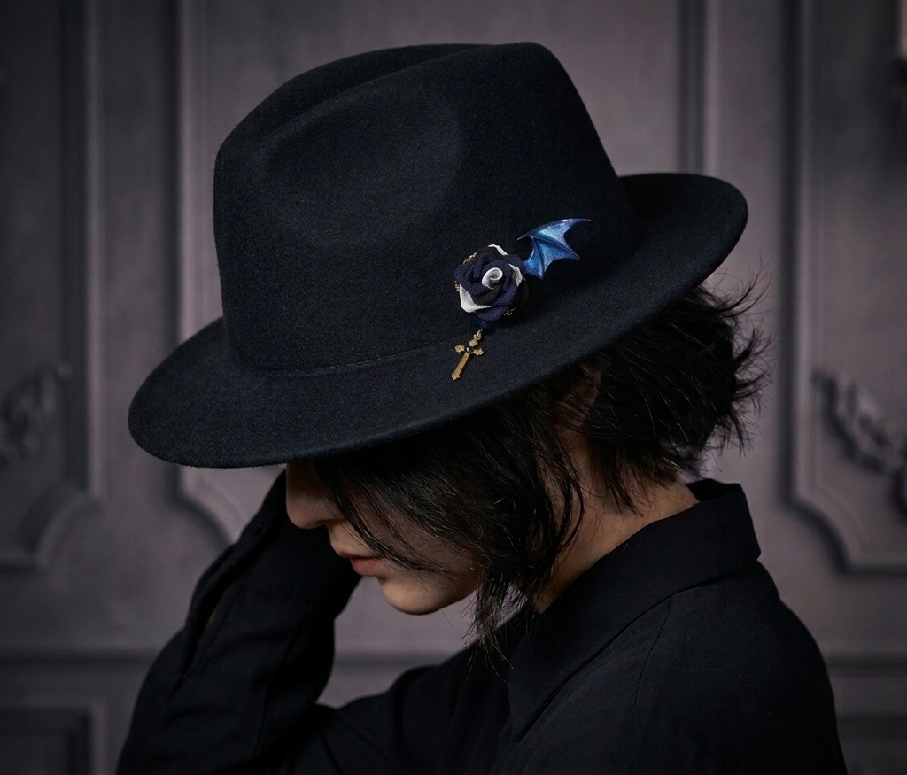 【つまみ細工/Gothic】薔薇と悪魔の羽のチャーム / Rose & Devil Wing Brooch