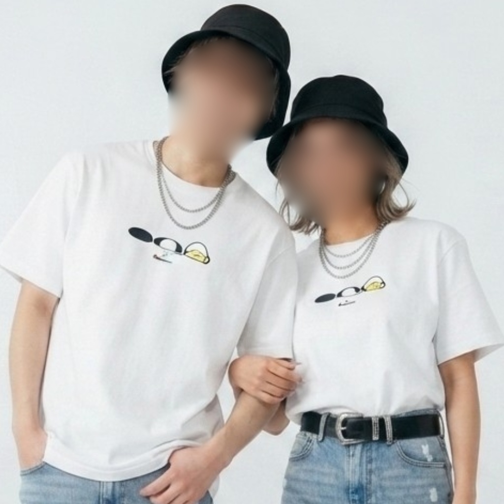 エッグ芋山【穴から見守る芋山Tシャツ】(前面プリントのみ)