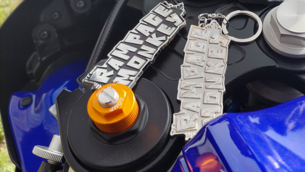 メタルキーホルダー〈black / silver〉(送料込み