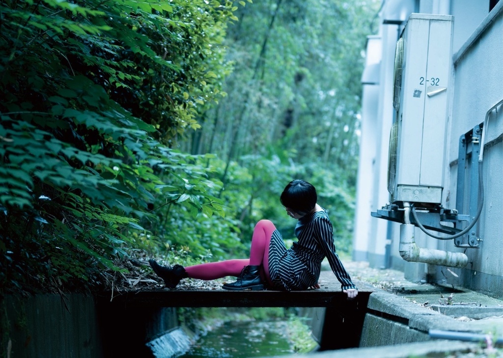 カラータイツ写真集『破れた日常』