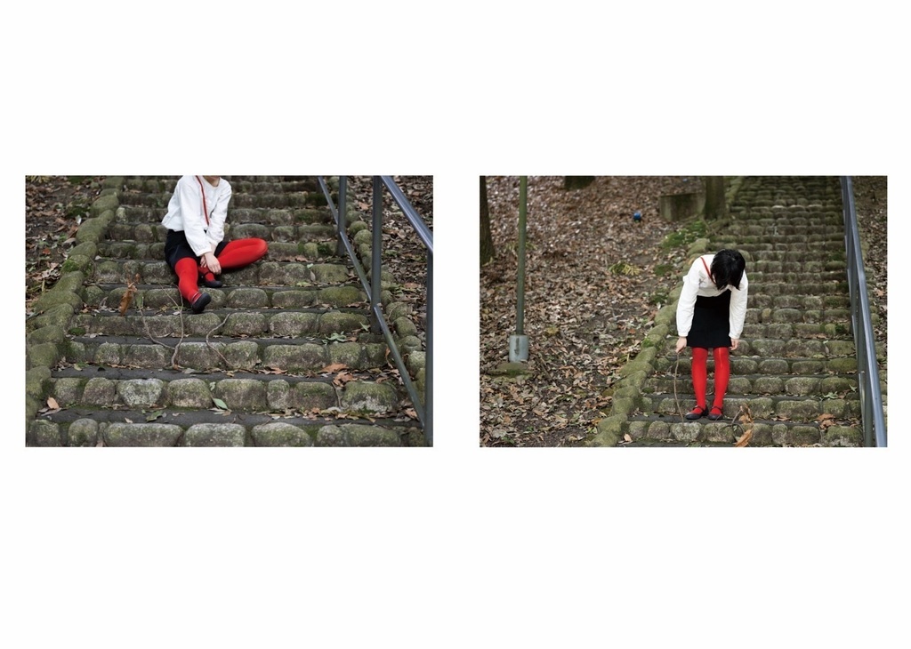 【匿名配送】カラータイツ写真集『破れた日常』