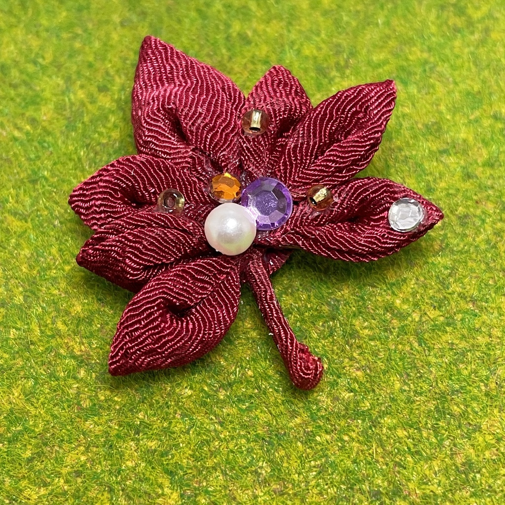 もみじ  ブローチ  m-1