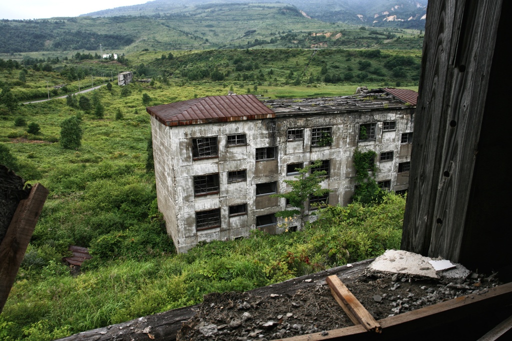 廃鉱山アパートのトイレの看板バッジ