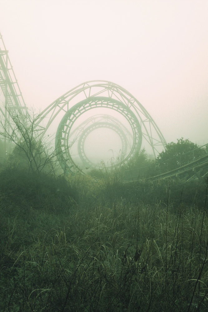 廃遊園地 Tシャツ