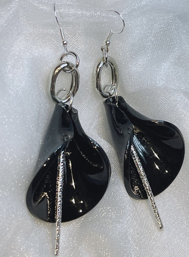 アクリルモノトーンピアス