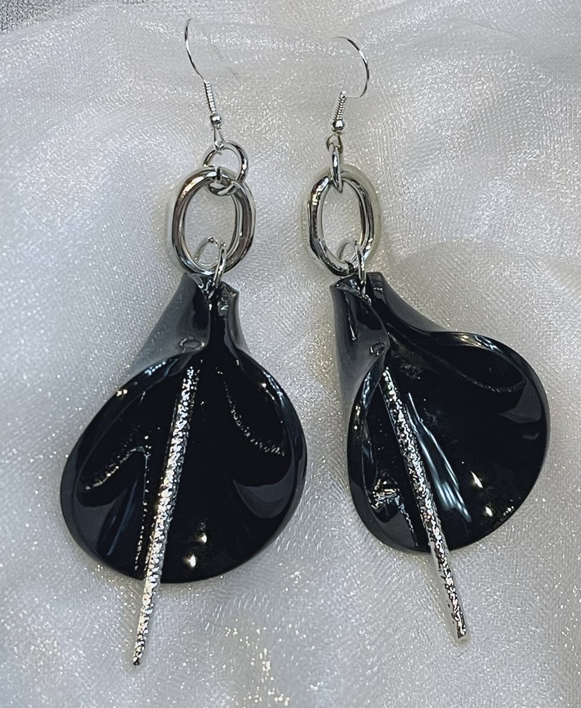 アクリルモノトーンピアス