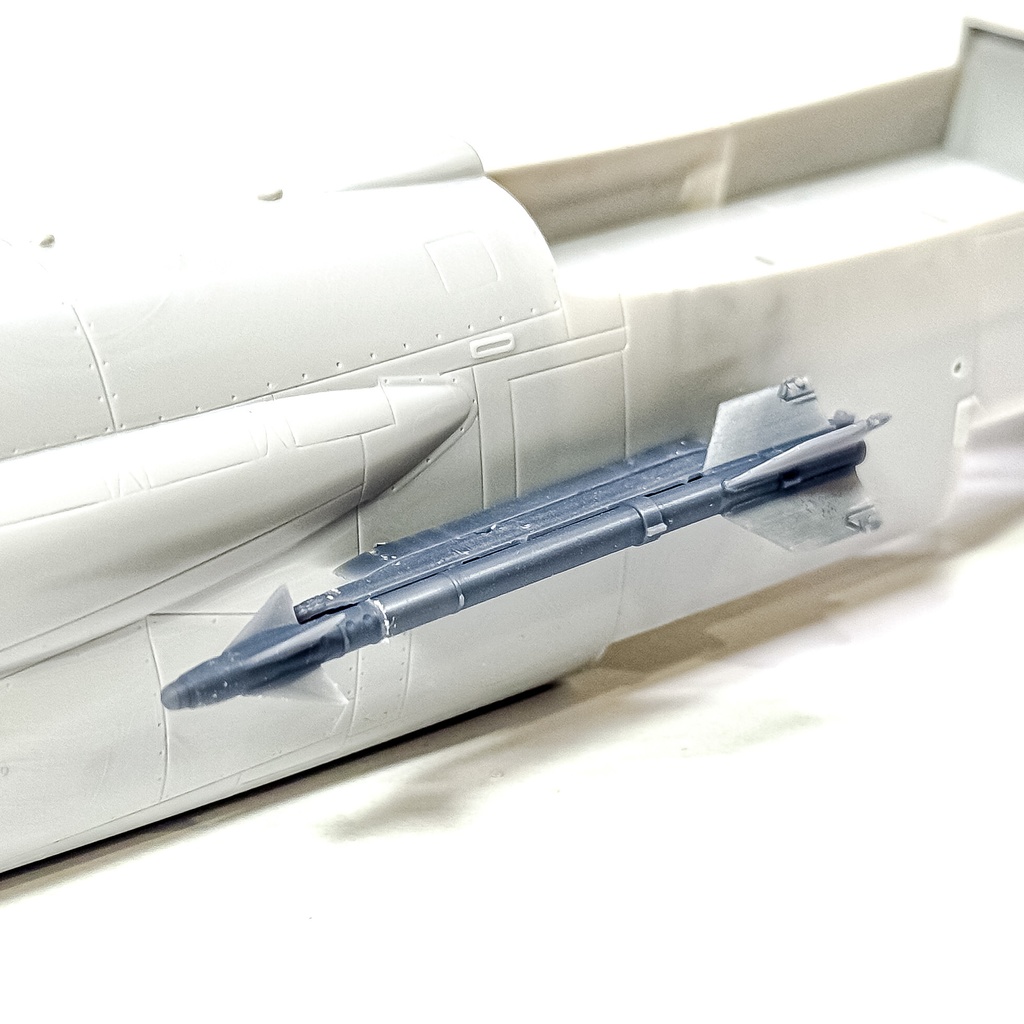 《4861》LAU-7A AIM-9ランチャー・F-8 クルセイダー シングル搭載ラック セット
