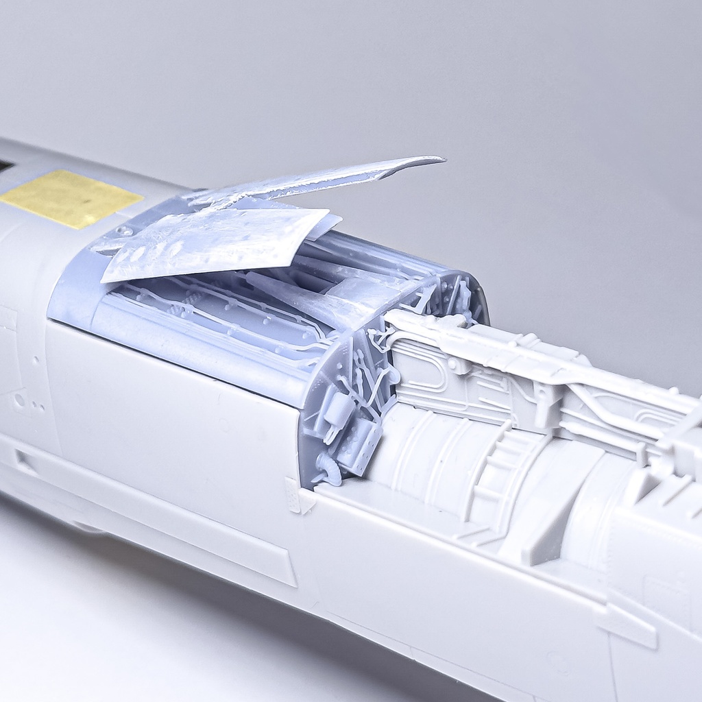 《4868》 F-8E/J スピードブレーキ