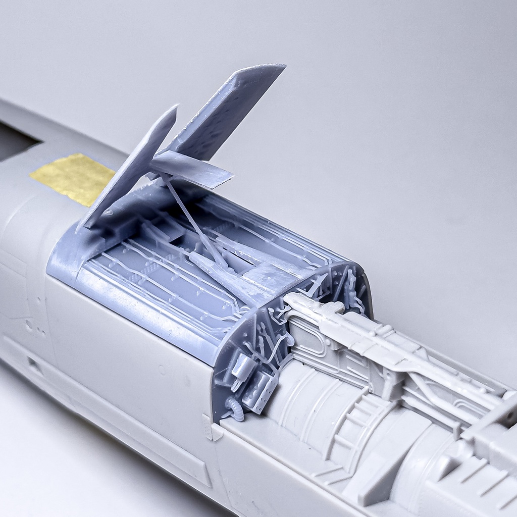 《4868》 F-8E/J スピードブレーキ