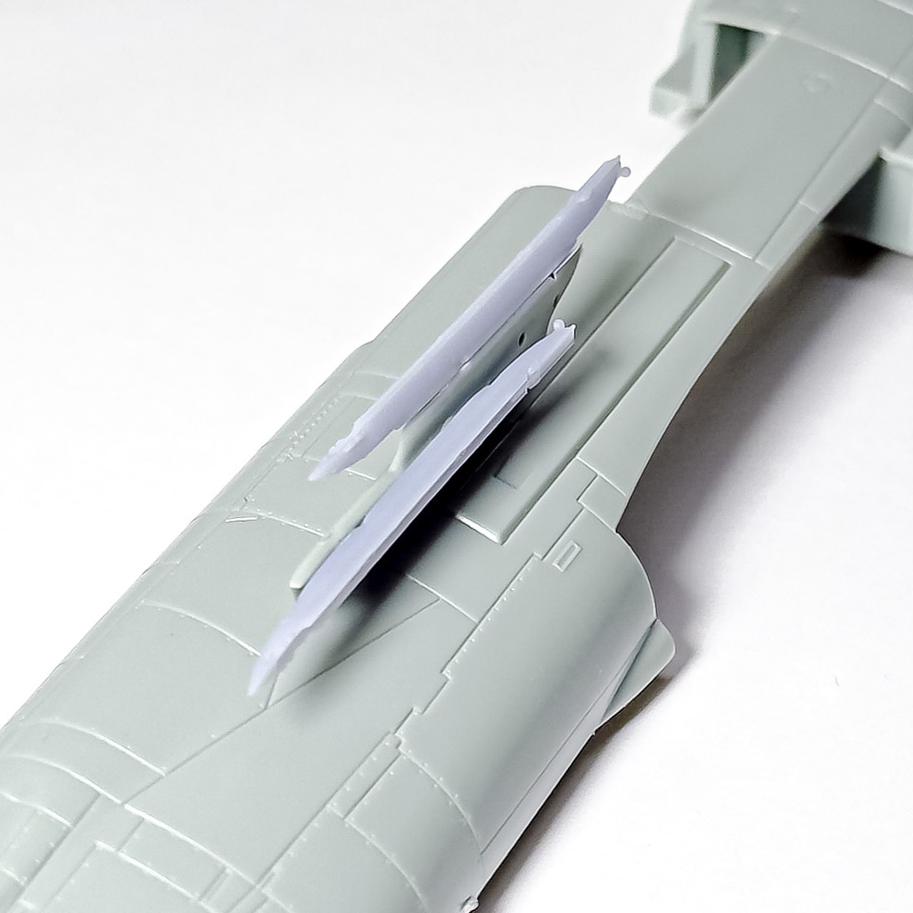 《7242》 F-8クルセイダー パイロン