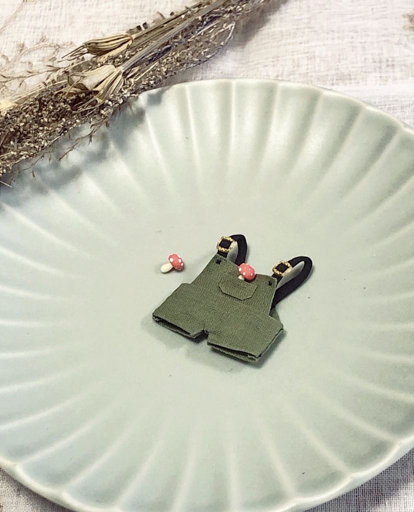 【再販】10cm ぬい服 モスグリーンのポケット付きサロペット(オーバーオール)