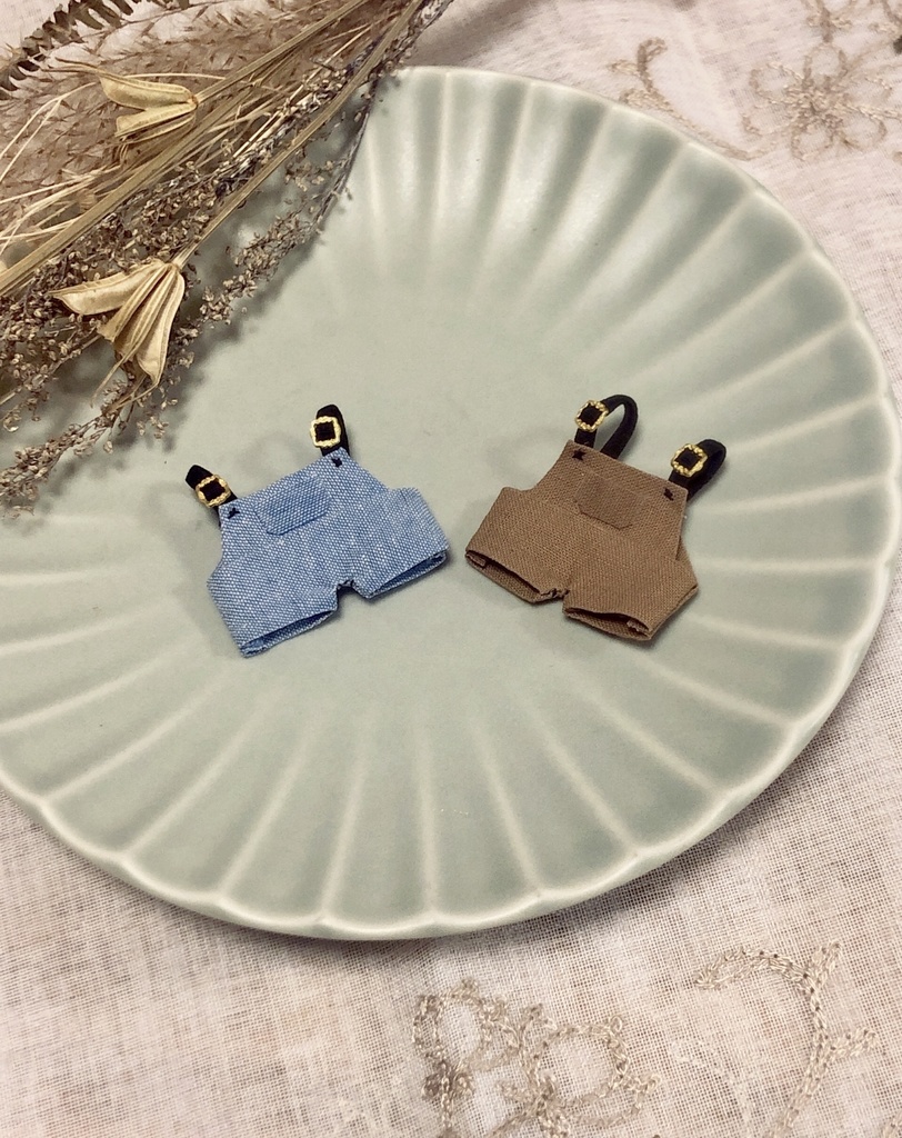 ポケット付きサロペット（オーバーオール）