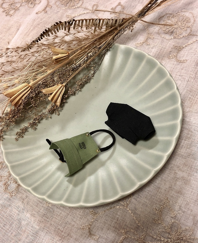 10cmぬい服 カフェ店員服 ブラックシャツ くすみグリーンエプロン（コーヒーカップ）
