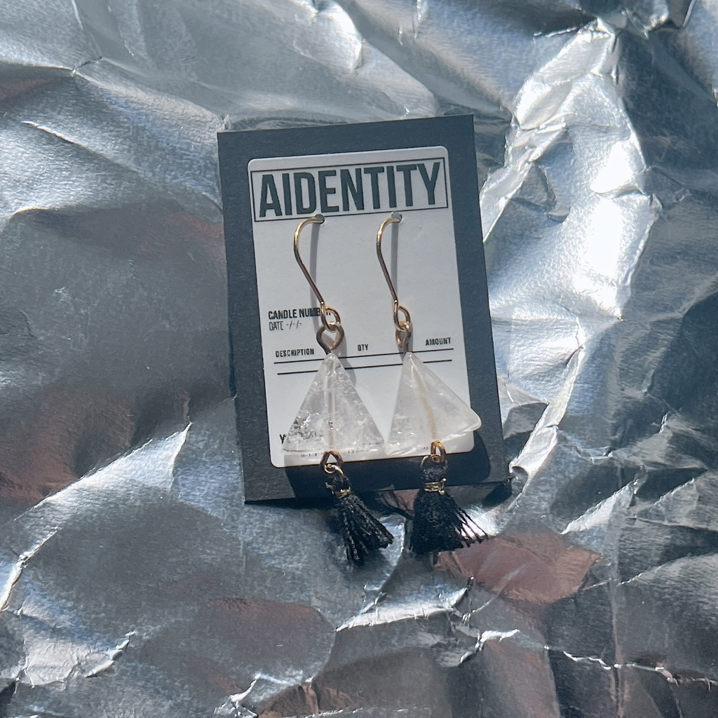 三角水晶ピアス/ブラック