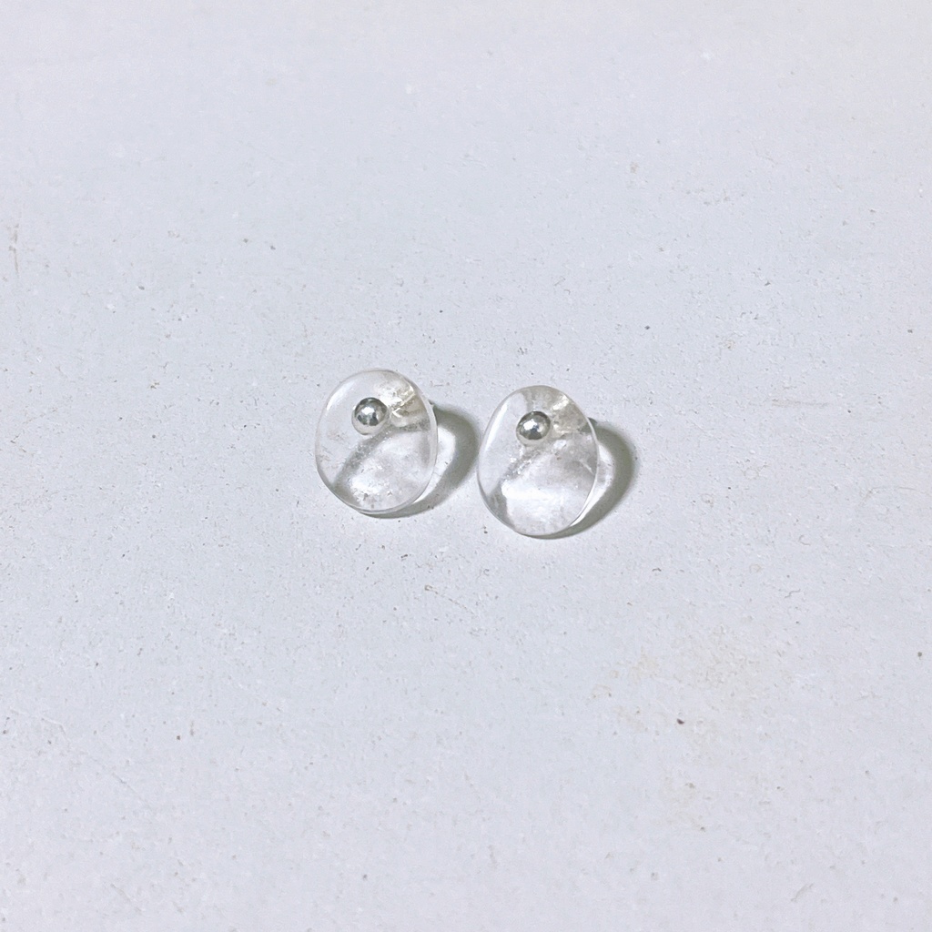 水晶ピアス