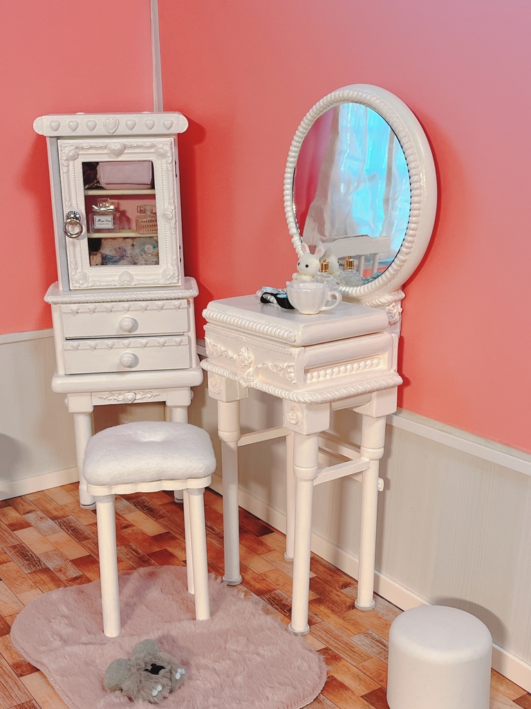 スリムホワイトミラードレッサー