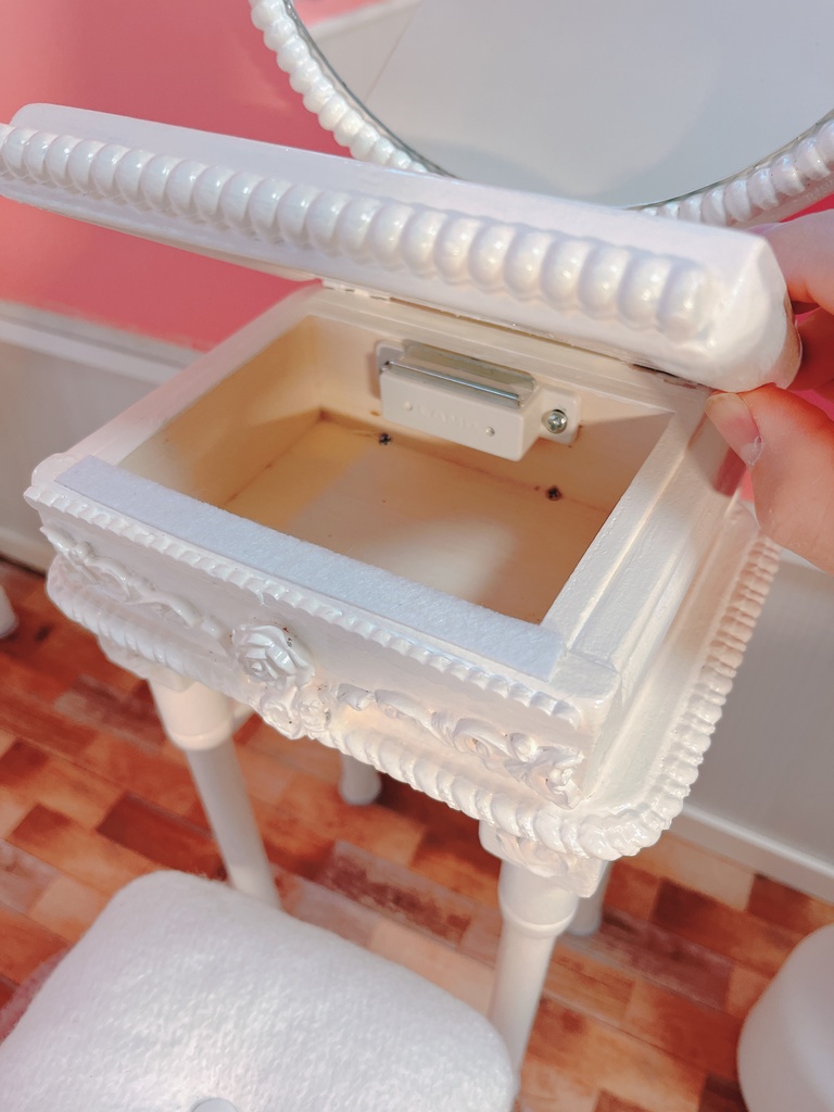 スリムホワイトミラードレッサー