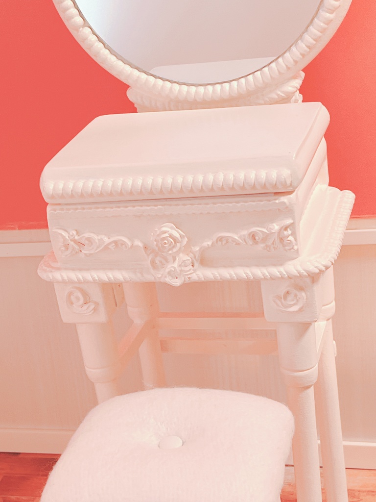 スリムホワイトミラードレッサー