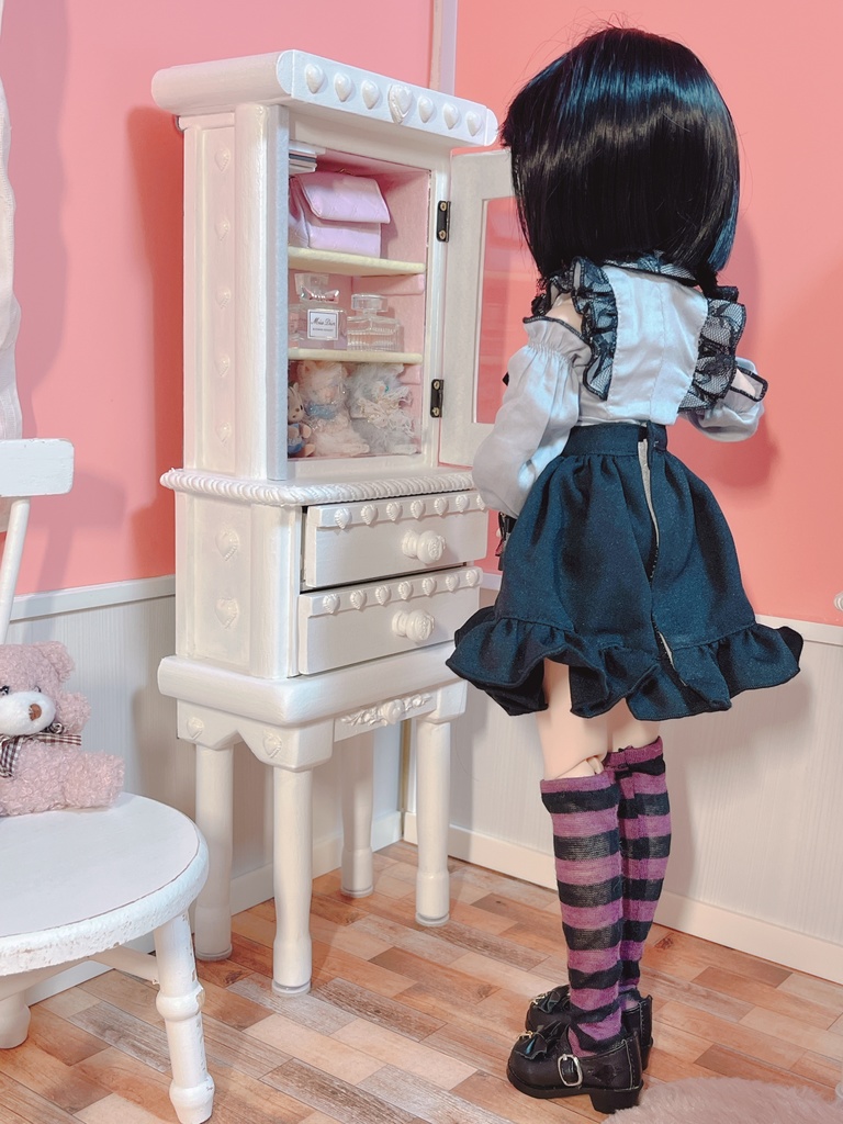 ホワイトキャビネット