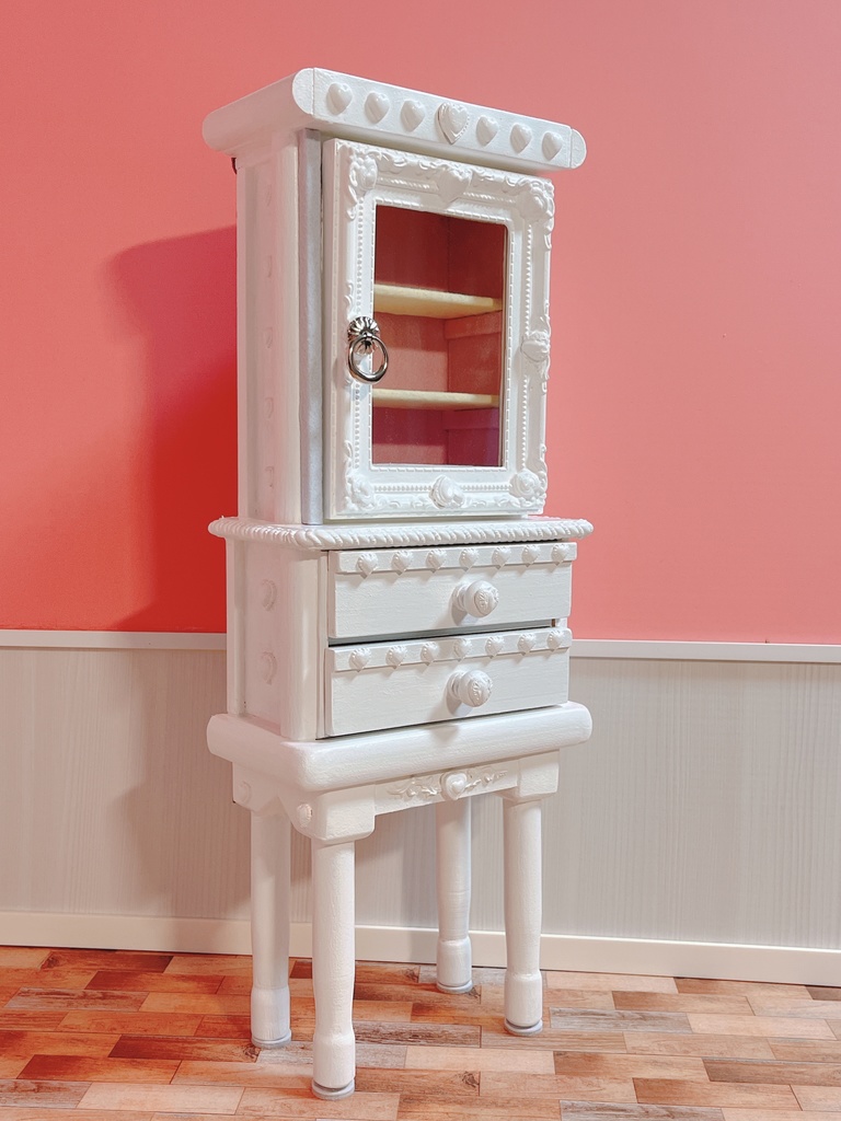 ホワイトキャビネット