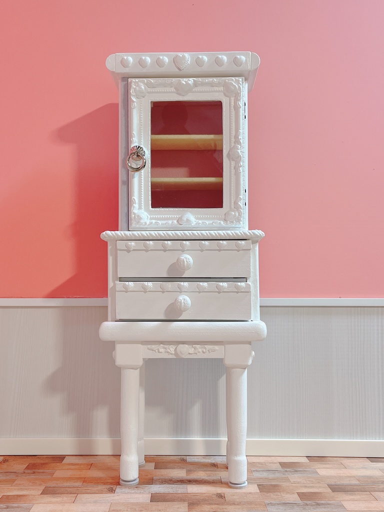 ホワイトキャビネット