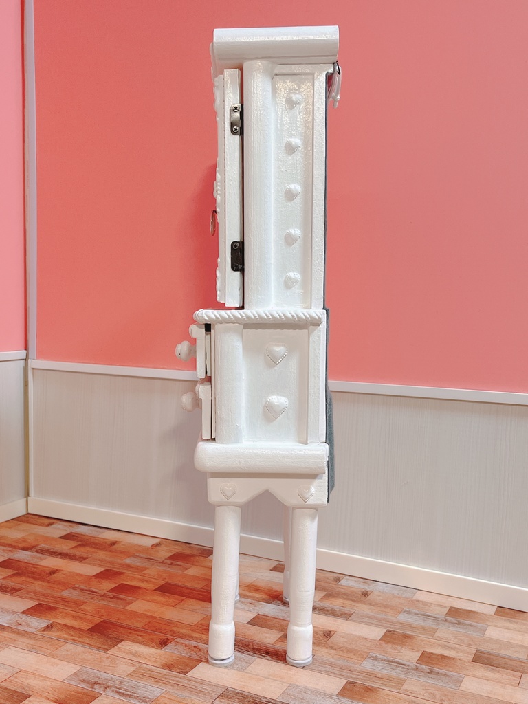 ホワイトキャビネット