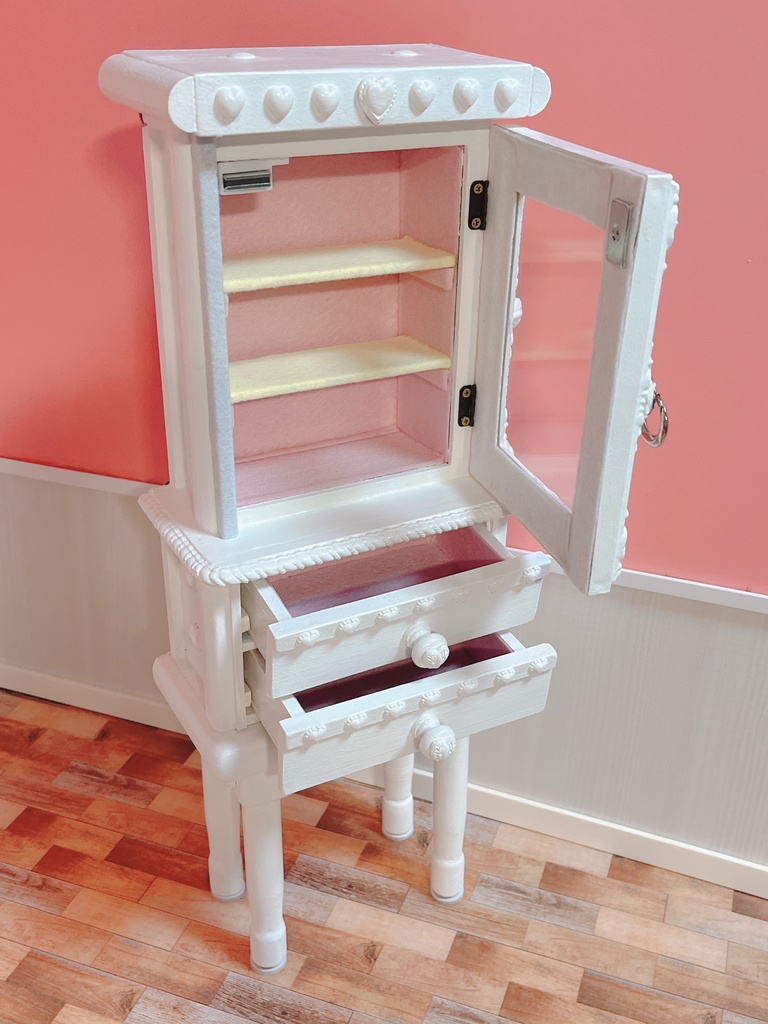 ホワイトキャビネット